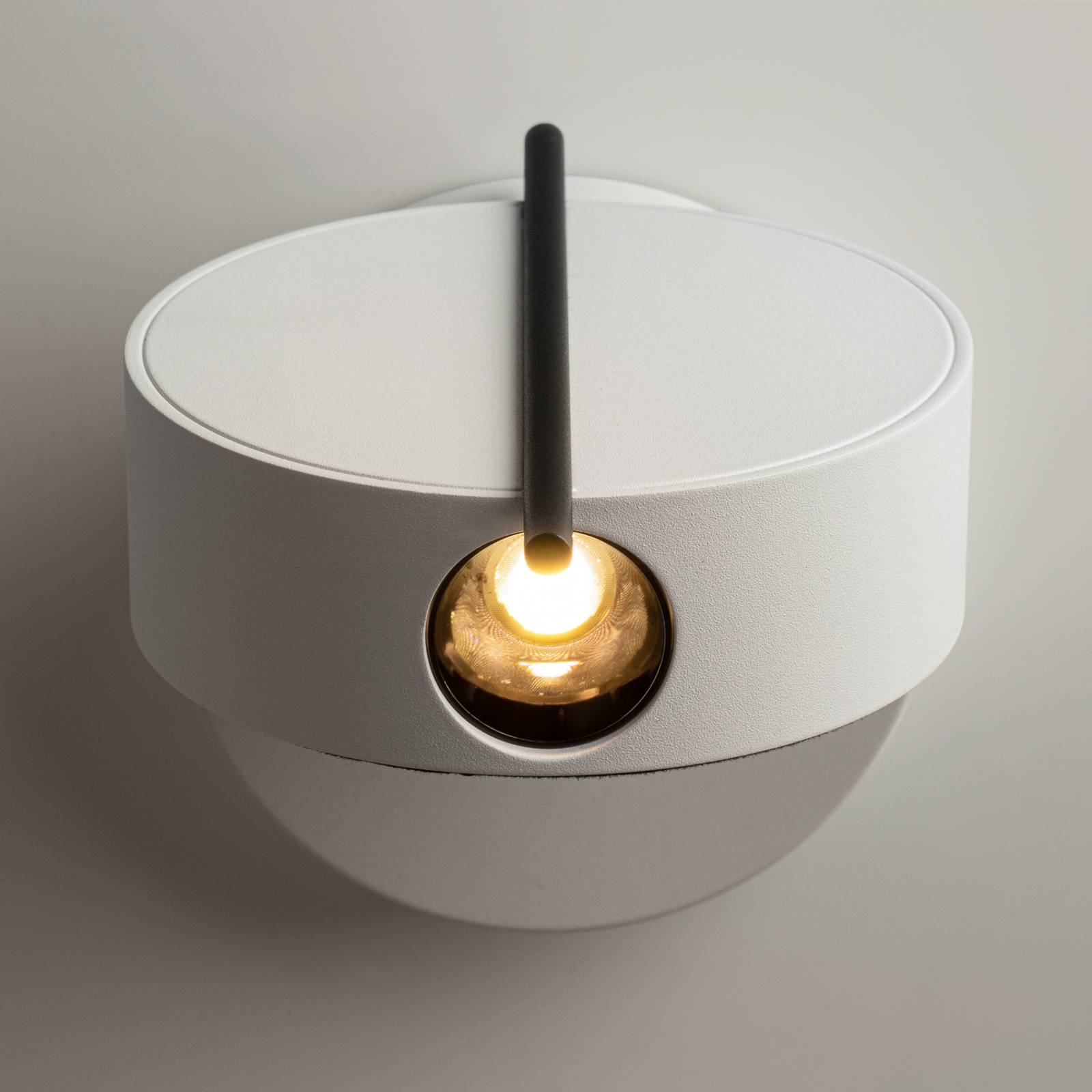 Maytoni LED-Wandleuchte Nuance, weiß / schwarz, Ø 10 cm Maytoni LED-Wandleuchte Nuance, weiß / schwarz, Ø 10 cm von Maytoni
