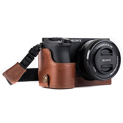 MegaGear Ever Ready Echtleder Kamera-Halbtasche mit Trageriemen und Batteriezugang für Sony Alpha A6500 Dunkelbraun von MegaGear