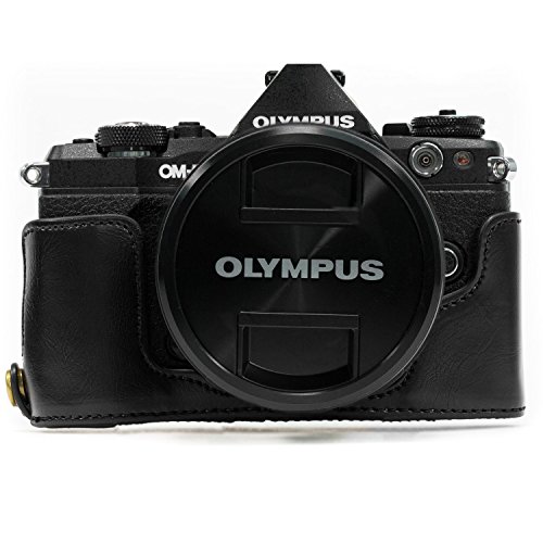 MegaGear Ever Ready Leder Kamera Halbtasche mit Trageriemen und Batteriezugang für Olympus OM-D E-M5 Mark II schwarz von MegaGear