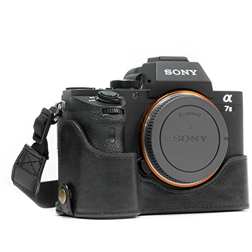 MegaGear MG1129 Ever Ready Echtleder Kamera-Halbtasche mit Trageriemen und Batteriezugang für Sony Alpha A7S II, A7R II, A7 II schwarz von MegaGear