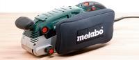Metabo BAE 75. Schleifmachine Sorte: Bandschleifmaschine, Staubbehälter Typ: Staubbeutel. Leistung: 1010 W. Gewicht: 4,7 kg, Größe der Schleifplatte (BxT): 75 x 533 mm, Spannsystem Schleifplatte: 85 x 150 mm (600375000) von Metabo