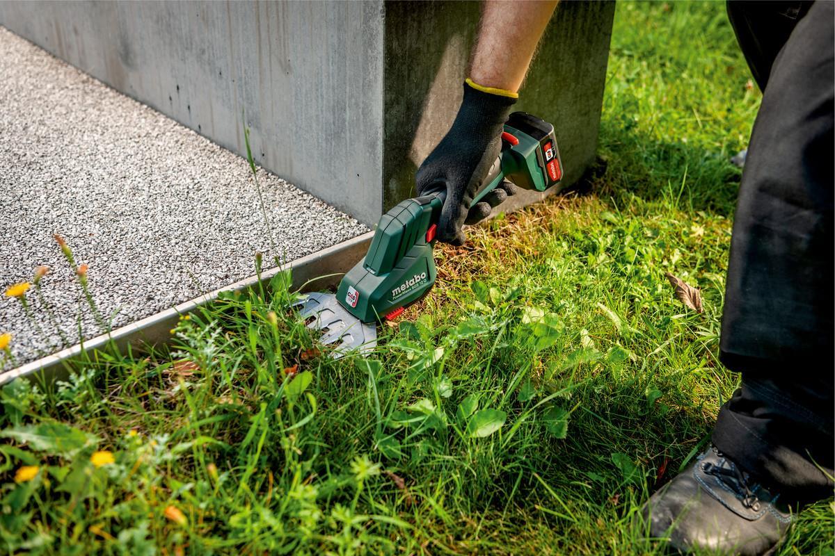 Metabo PowerMaxx SGS 12 Q - Gras-/Strauchschere - schnurlos - 12 V - 2 Ah - 2300 spm - 1 kg Metabo PowerMaxx SGS 12 Q - Gras-/Strauchschere - schnurlos - 12 V - 2 Ah - 2300 spm - 1 kg von Metabo