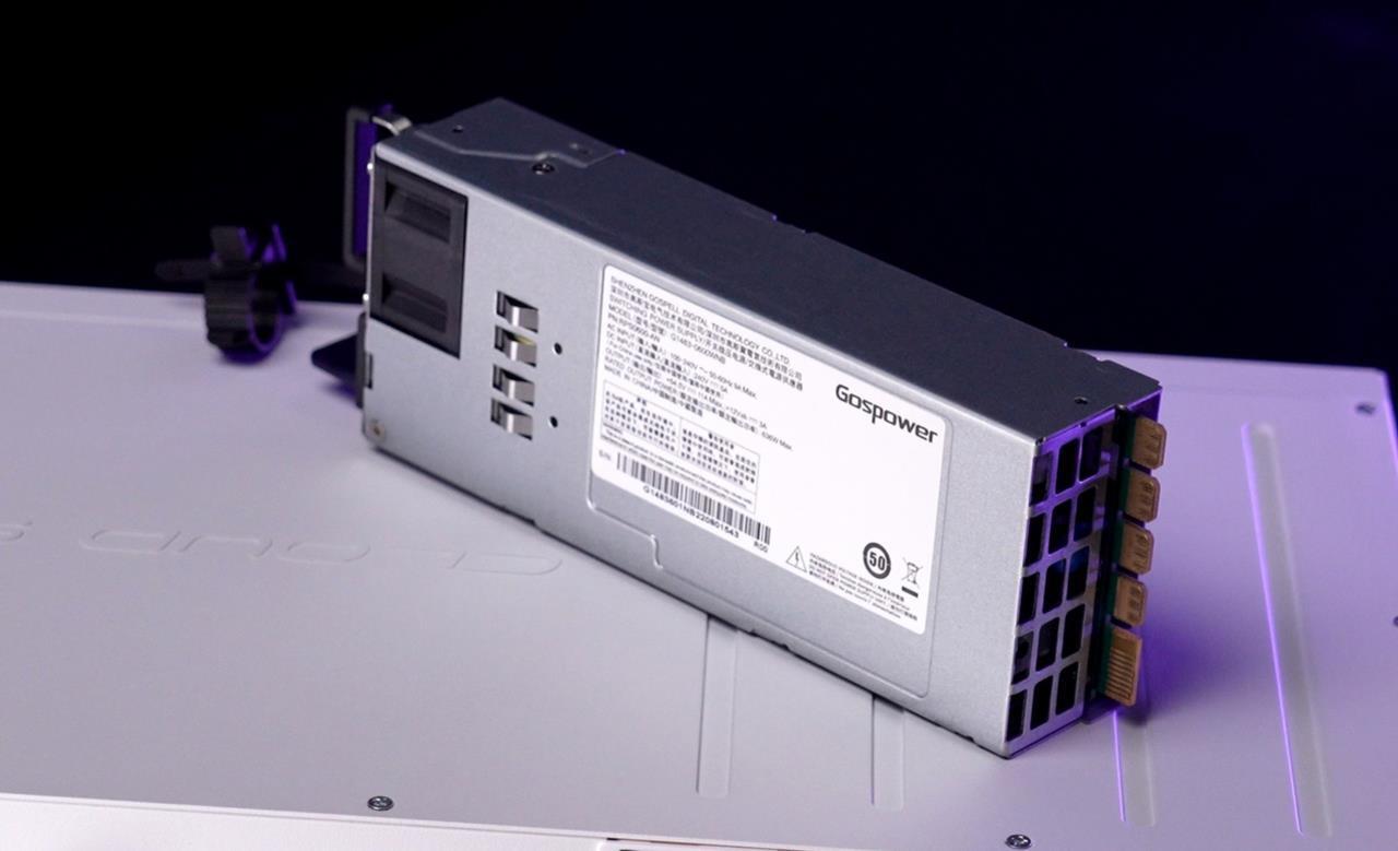 MikroTik Hot Swap Netzteil 54,5V 10,35A für CRS320-8P-8B-4S+RM Netzteile (G1483-0600WNB) von MikroTik