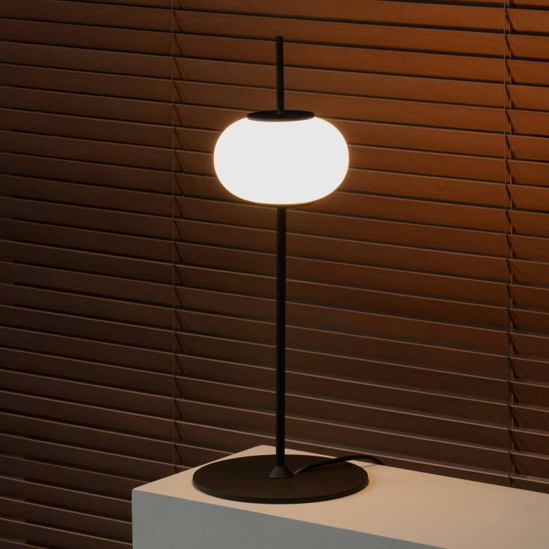 Milan Astros Tischleuchte mit opalem Glasschirm von Milan Iluminación