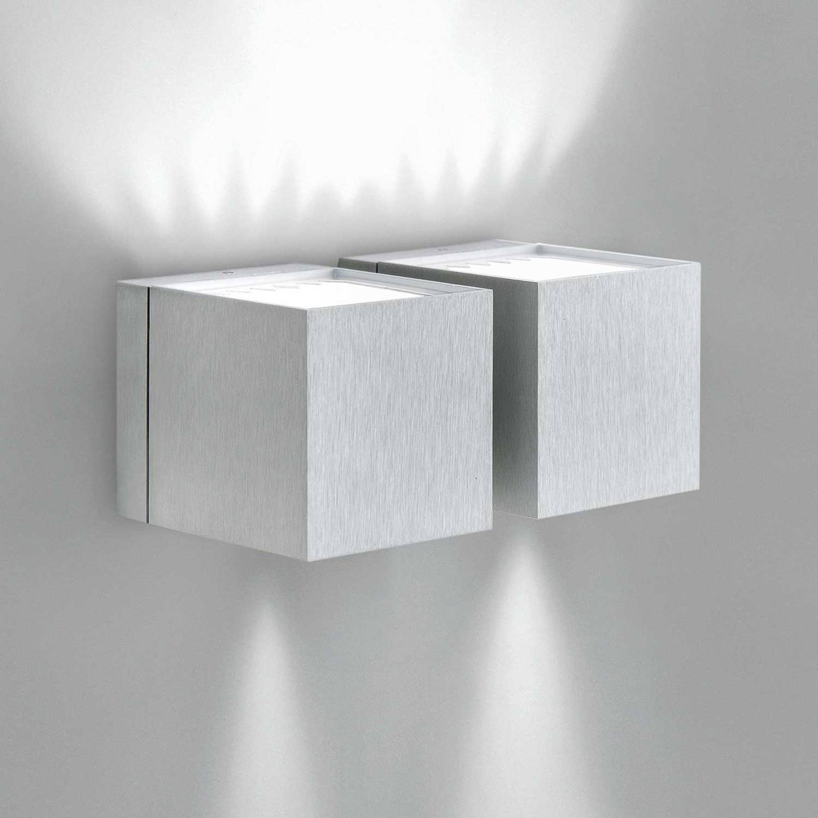 Milan Dau - Wandleuchte up-down alu 2-flg Milan Dau - Wandleuchte up-down alu 2-flg von Milan Iluminación