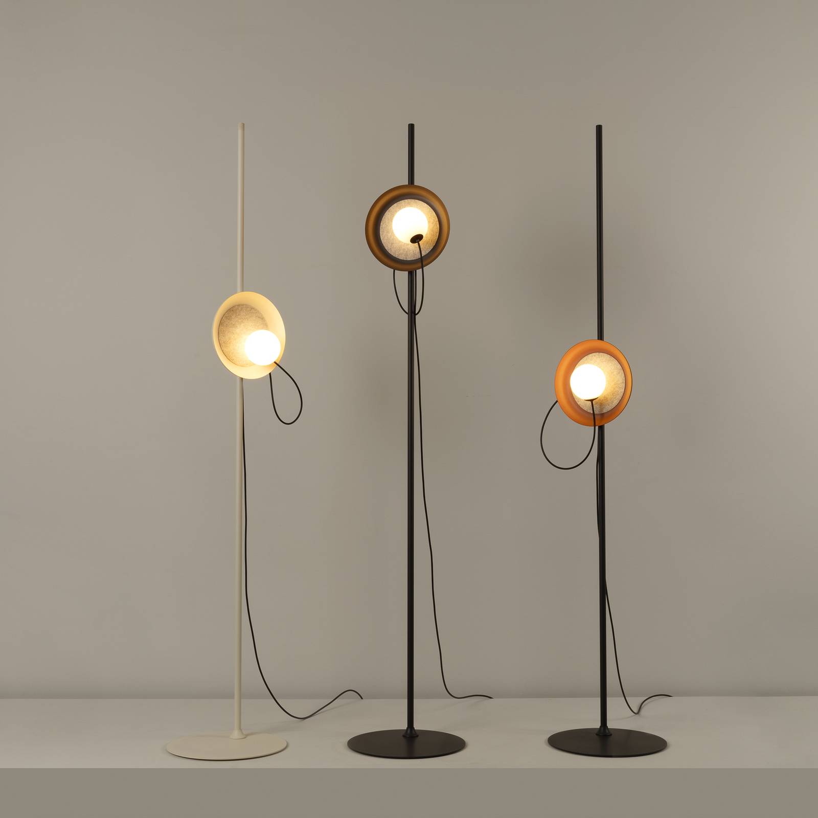 Milan Wire Stehleuchte Ø 24 cm kupfermetallic/anthrazit Milan Wire Stehleuchte Ø 24 cm kupfermetallic/anthrazit von Milan Iluminación