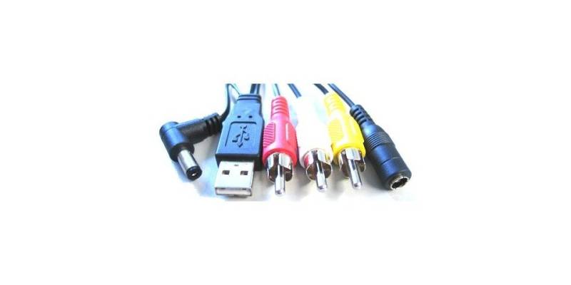 MiniPC.de Video/Strom/Audio-Anschlusskabel f. CarTFT 7 (displayseitig USB) Computer-Adapter" von MiniPC.de