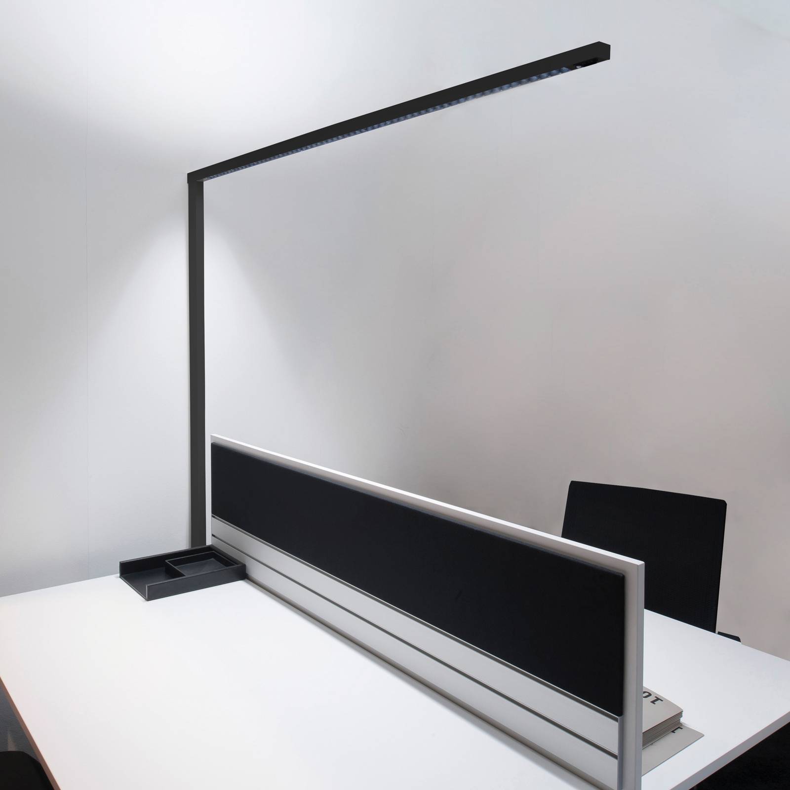 Molto Luce Lens Single F Stehlampe dimmbar schwarz Molto Luce Lens Single F Stehlampe dimmbar schwarz von Molto Luce