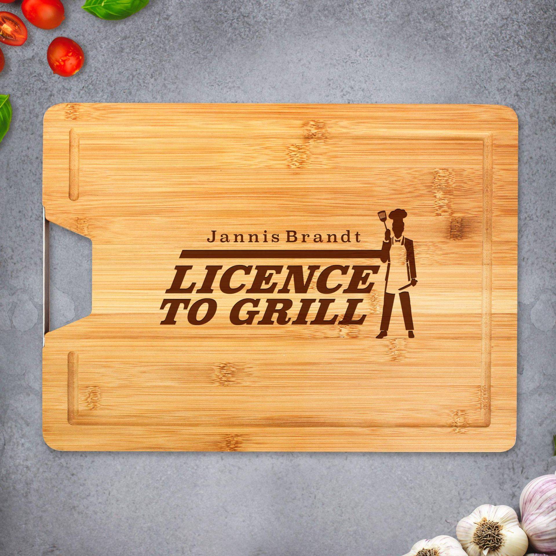 Bambusholz Schneidebrett mit Gravur - Licence to Grill von Monsterzeug