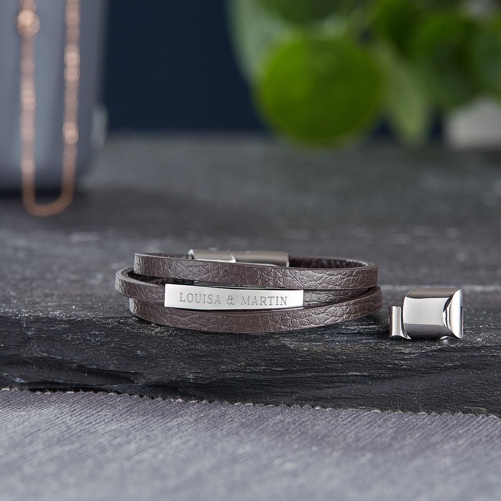 Gewickeltes Lederarmband braun - Zwei Namen Gewickeltes Lederarmband braun - Zwei Namen von Monsterzeug