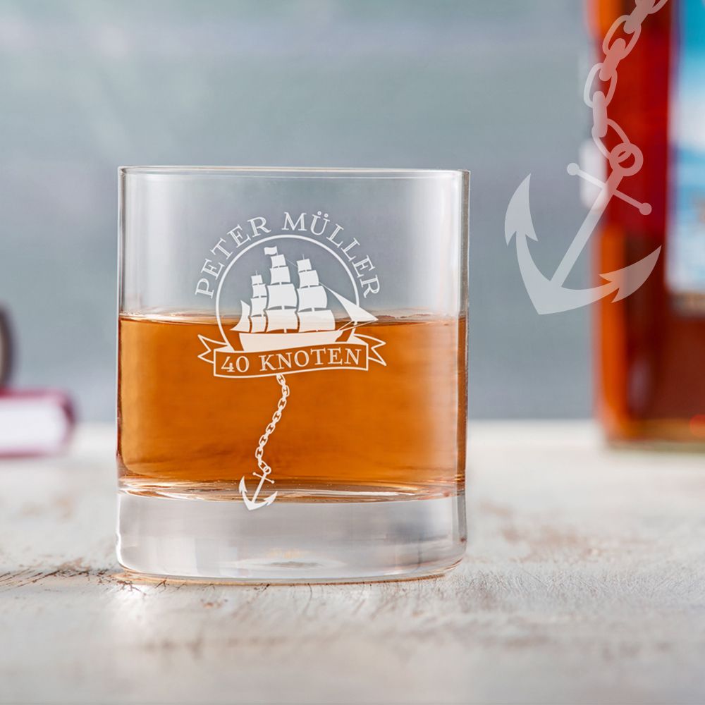 Personalisiertes Rumglas zum Geburtstag - Segelschiff Personalisiertes Rumglas zum Geburtstag - Segelschiff von Monsterzeug