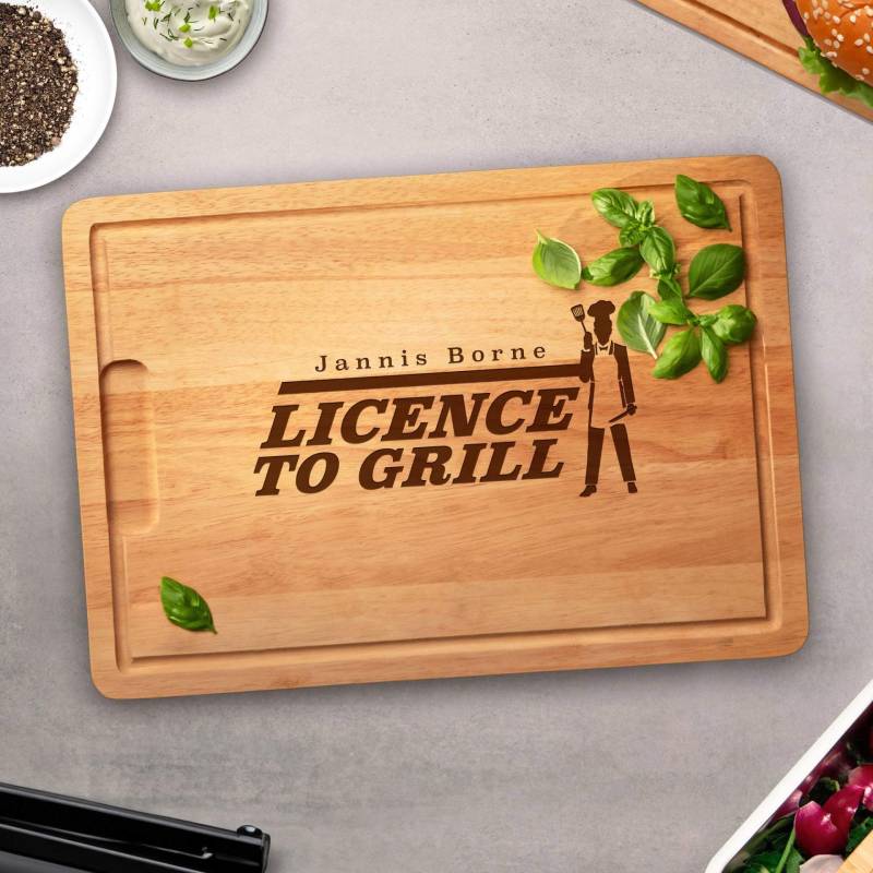 Schneidebrett mit Gravur - Licence to Grill von Monsterzeug