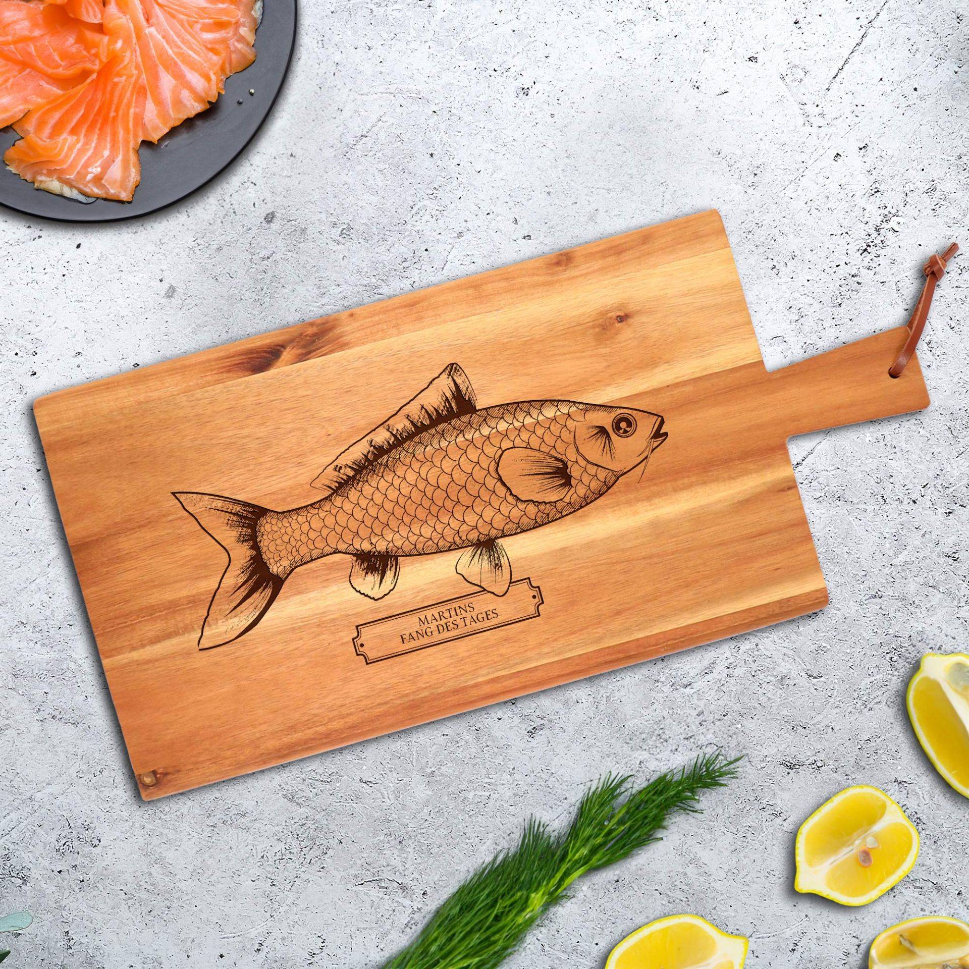 Schneidebrett mit Griff - Fisch - Personalisiert Schneidebrett mit Griff - Fisch - Personalisiert von Monsterzeug