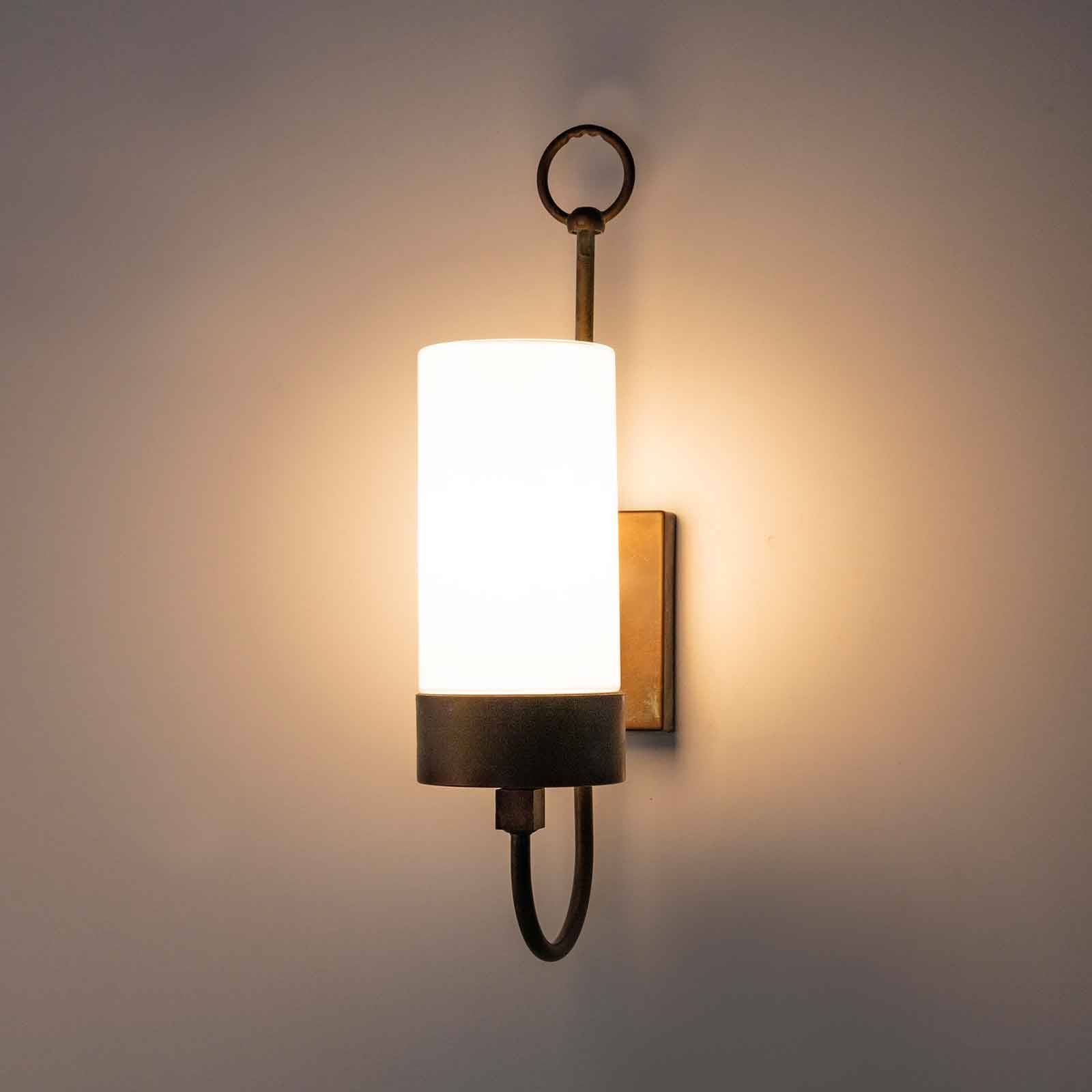 Außenwandleuchte Silindar 3355, messing antik/opal Außenwandleuchte Silindar 3355, messing antik/opal von Moretti Luce
