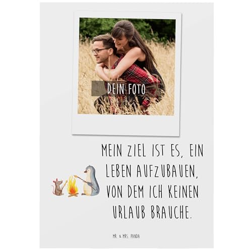 Mr. & Mrs. Panda Personalisierte Foto Postkarte Pinguin Lagerfeuer - Geschenk, Lebensspruch, Arbeit, Büro, grillen, Liebe Mr. & Mrs. Panda Personalisierte Foto Postkarte Pinguin Lagerfeuer - Geschenk, Lebensspruch, Arbeit, Büro, grillen, Liebe von Mr. & Mrs. Panda