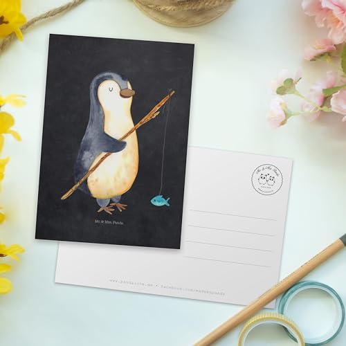 Mr. & Mrs. Panda Postkarte Pinguin Angler - Geschenk, Einladung, verträumt, Wochenende, Tagesplan, Fischer, Ansichtskarte, Angeln, Grußkarte, von Mr. & Mrs. Panda