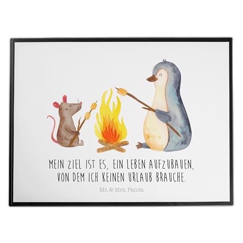 Mr. & Mrs. Panda Schreibtischunterlage Pinguin Lagerfeuer - Geschenk, grillen, Büroartikel, Marshmallows, Maus, Schreibtischauflage, Schreibwaren, von Mr. & Mrs. Panda
