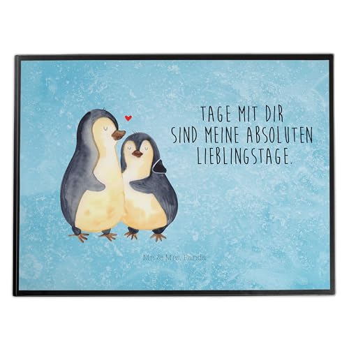 Mr. & Mrs. Panda Schreibtischunterlage Pinguin umarmend - Geschenk, Schreibtisch Unterlagen, Umarmung verliebt, Seevogel, verknallt, von Mr. & Mrs. Panda