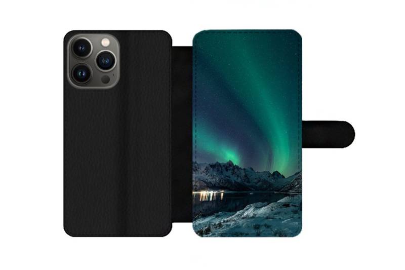 MuchoWow Handyhülle Geeignet für Apple iPhone 13 Pro Nordlicht - Berg - Schnee - Grün - St, Klapphülle mit Kartenfach, Flip Cover Case, Klapptasche, Handyhülle von MuchoWow