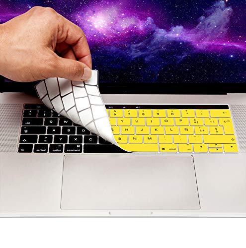 MyGadget Tastaturschutz QWERTY für Apple MacBook Pro 13 & 15 Zoll (ab 2016 bis 2020 - Touchbar) - Folie für Italienische Tastatur - Keyboard Cover - Gelb von MyGadget