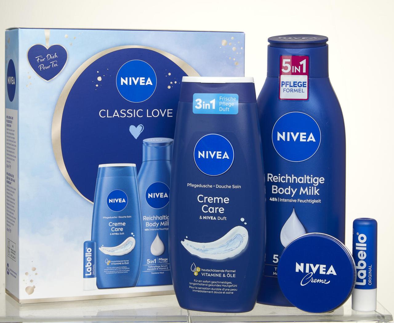 NIVEA CLASSIC LOVE Geschenkset 1 Bodylotion (400ml), 1 Pflegedusche (250ml), ... NIVEA CLASSIC LOVE Geschenkset 1 Bodylotion (400ml), 1 Pflegedusche (250ml), ... von NIVEA