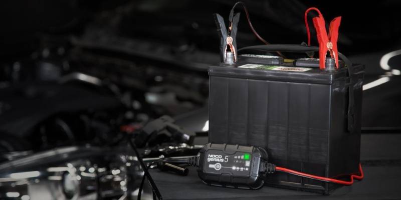 NOCO GENIUS5 5A Batterieladegerät für 6V/12V Batterien mit Wartungs- und Entschwefelungsfunktion (GENIUS5EU) von NOCO