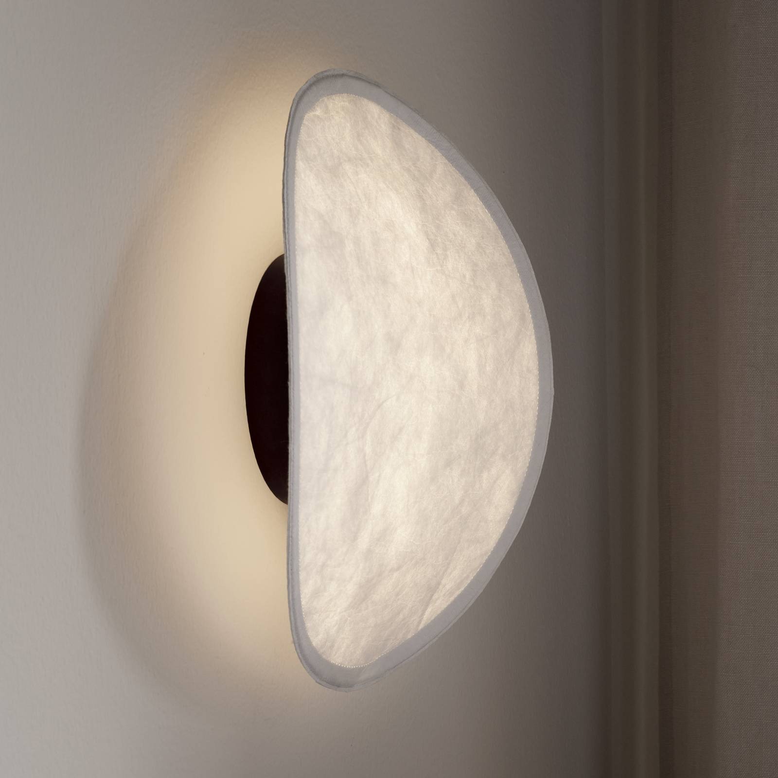 New Works LED-Wandleuchte Tense, weiß / schwarz, Ø 35 cm New Works LED-Wandleuchte Tense, weiß / schwarz, Ø 35 cm von New Works
