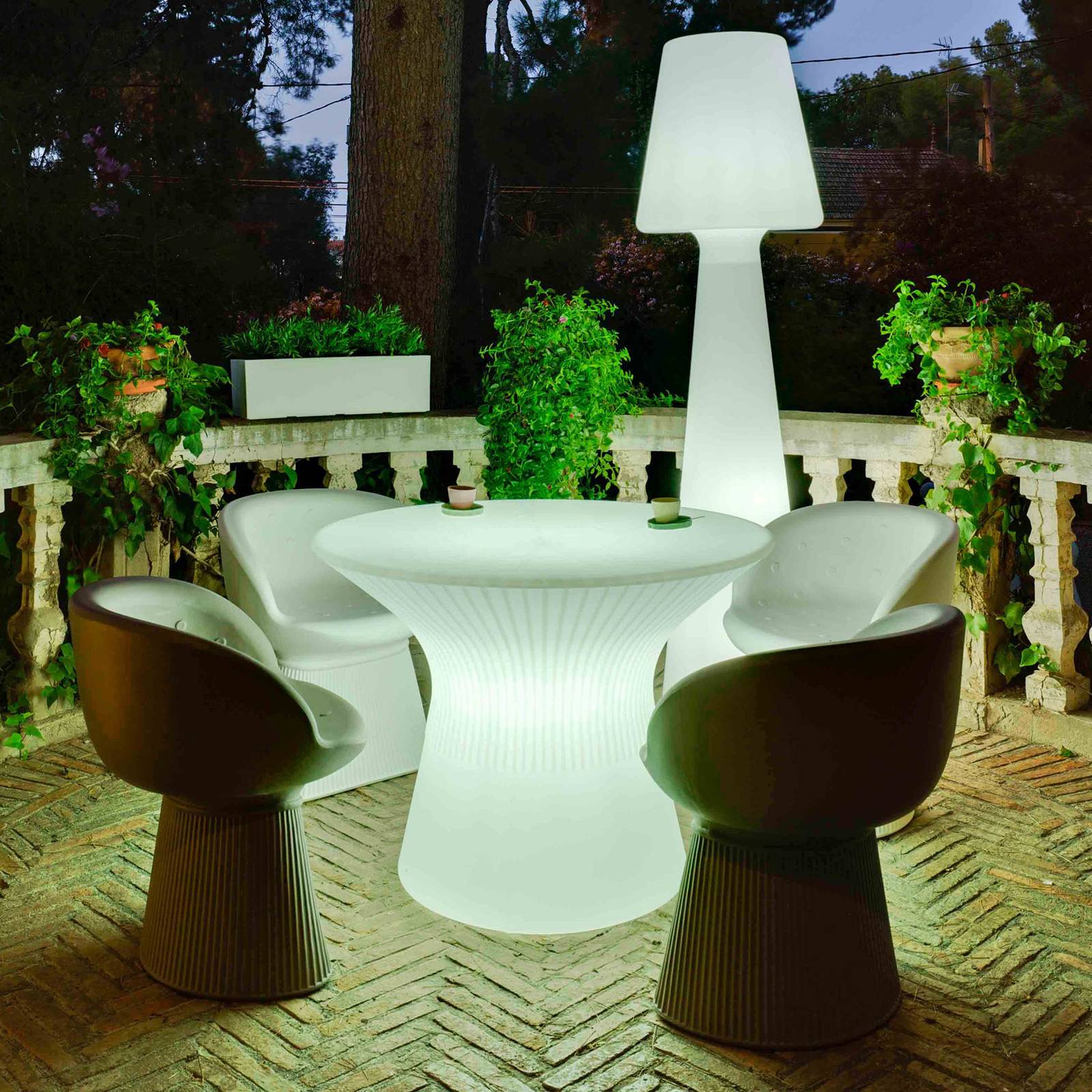 Newgarden Capri LED-Tisch, Höhe 73 cm von Newgarden