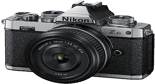 Nikon Z fc KIT Z 28 1:2.8 SPEZ. Edition (20.9 MP, OLED-Sucher mit 2.36 Millionen Bildpunkten, 11 Bilder pro Sekunde, Hybrid AF mit Fokus-Assistent, ISO 100-51.200, 4K UHD-Video) Silber/Schwarz von Nikon