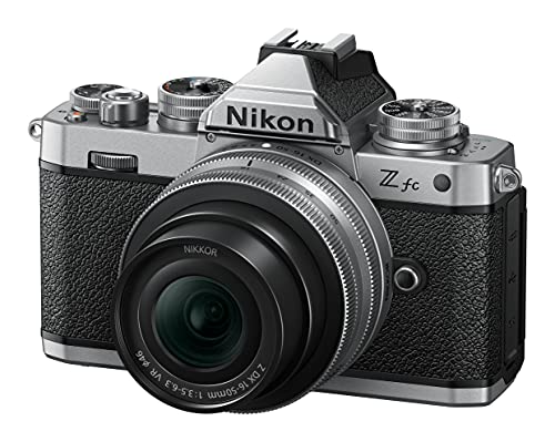 Nikon Z fc KIT Z DX 16-50 mm 1:3.5-6.3 VR Silver Edition (20.9 MP, OLED-Sucher mit 2.36 Millionen Bildpunkten, 11 Bilder pro Sekunde, Hybrid AF mit Fokus-Assistent, ISO 100-51.200, 4K UHD-Video) von Nikon
