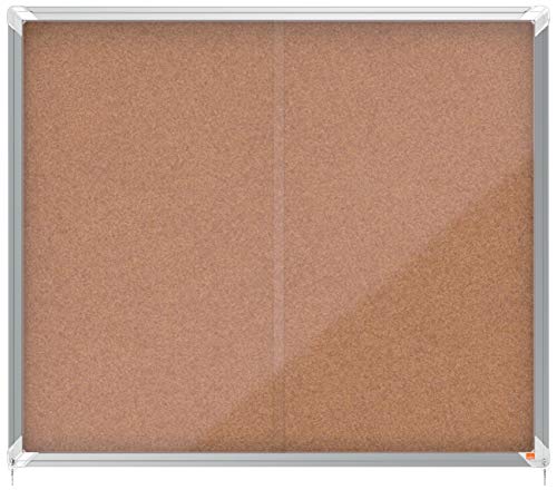 Nobo abschließbarer Schaukasten mit Kork-Notiztafel, Praktische Schiebetüren, 15 x A4, Premium Plus, Naturbraun, 1915332 Nobo abschließbarer Schaukasten mit Kork-Notiztafel, Praktische Schiebetüren, 15 x A4, Premium Plus, Naturbraun, 1915332 von Nobo