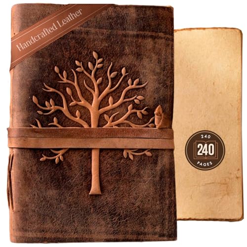 NomadCraftsCo. Vintage Leder Tagebuch Lebensbaum -Ledergebundenes Notizbuch Skizzenbuch - Antikes Papier- Schönes geprägtes Baum Lederjournal - Zum Zeichnen, Skizzieren und Schreiben - 240 Seiten NomadCraftsCo. Vintage Leder Tagebuch Lebensbaum -Ledergebundenes Notizbuch Skizzenbuch - Antikes Papier- Schönes geprägtes Baum Lederjournal - Zum Zeichnen, Skizzieren und Schreiben - 240 Seiten von NomadCraftsCo.