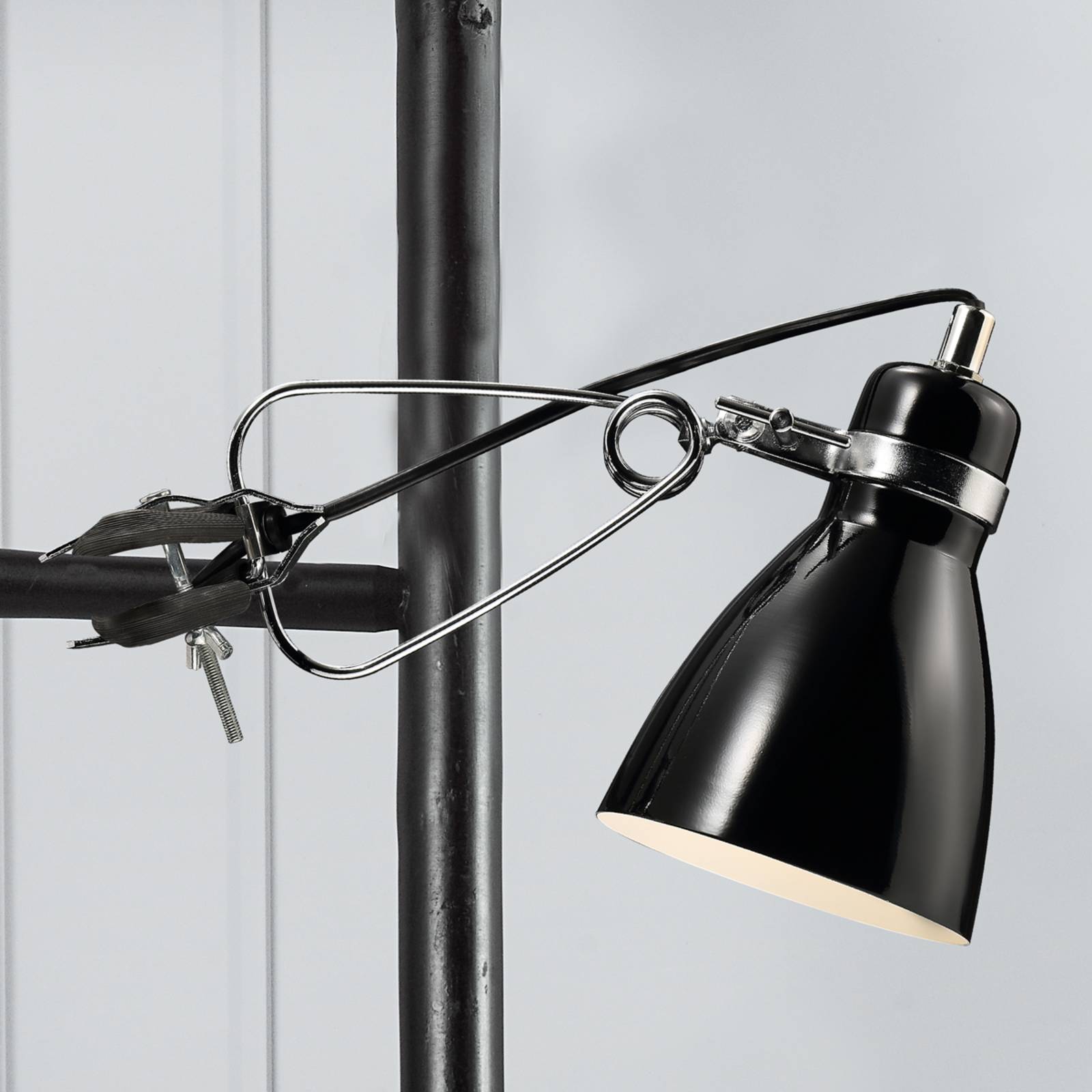 Glanzvolle Klemmleuchte Clone schwarz Glanzvolle Klemmleuchte Clone schwarz von Nordlux