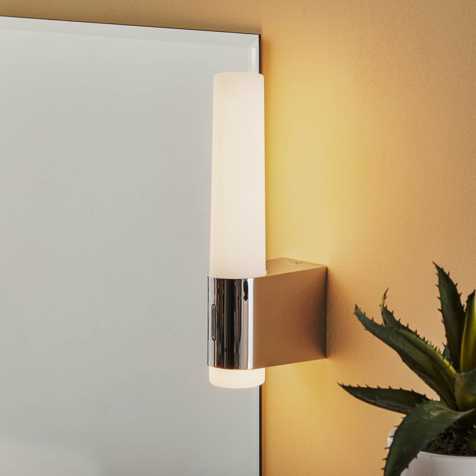 LED-Badwandleuchte Helva Night, chrom LED-Badwandleuchte Helva Night, chrom von Nordlux