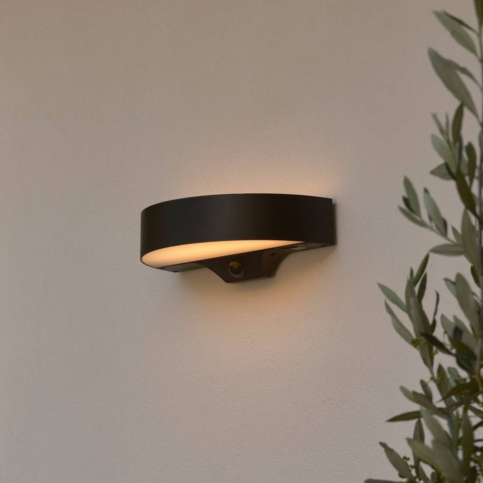 LED-Solar-Außenwandleuchte Monay Round, schwarz, IP44 LED-Solar-Außenwandleuchte Monay Round, schwarz, IP44 von Nordlux