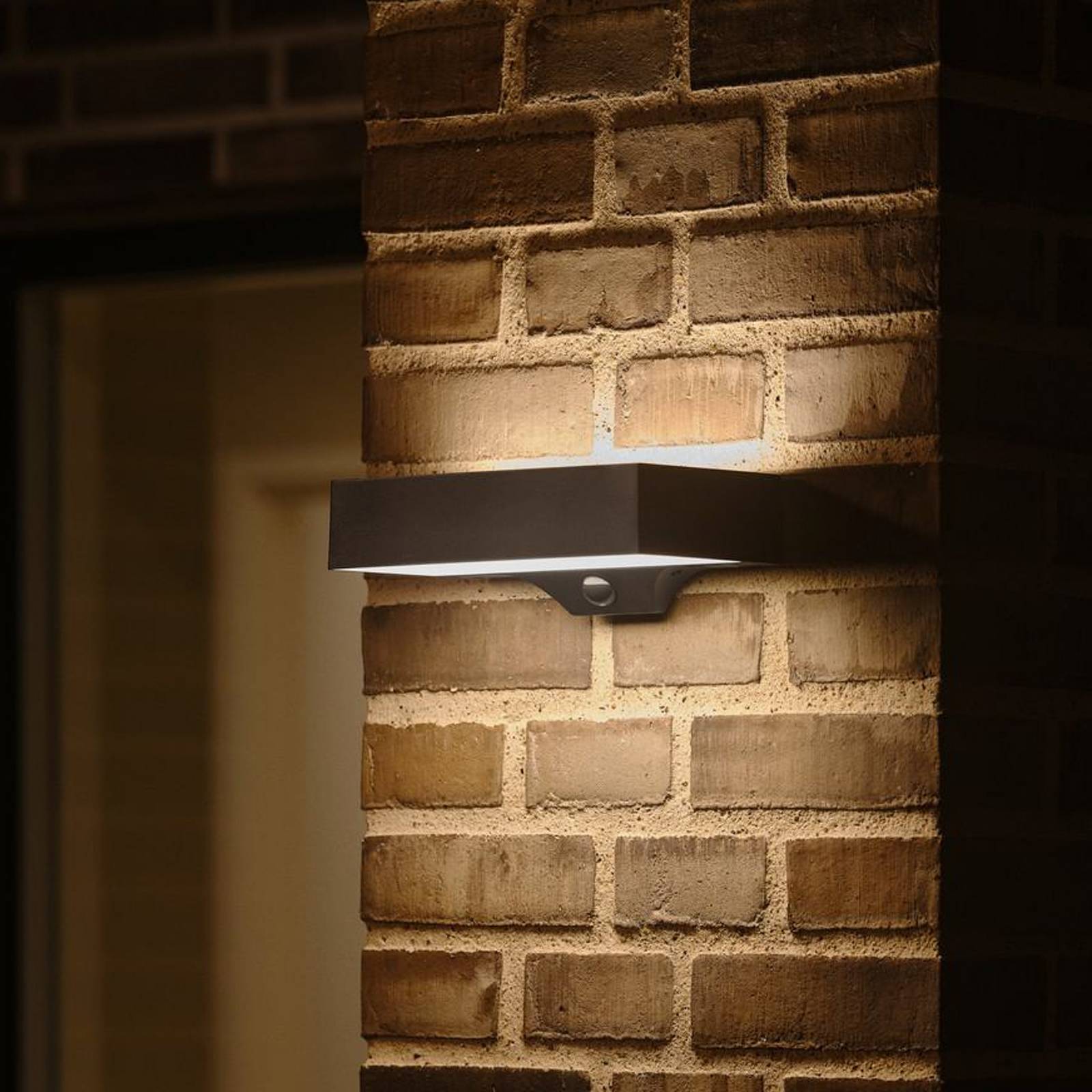 LED-Solar-Außenwandleuchte Monay Square, schwarz, IP44 LED-Solar-Außenwandleuchte Monay Square, schwarz, IP44 von Nordlux