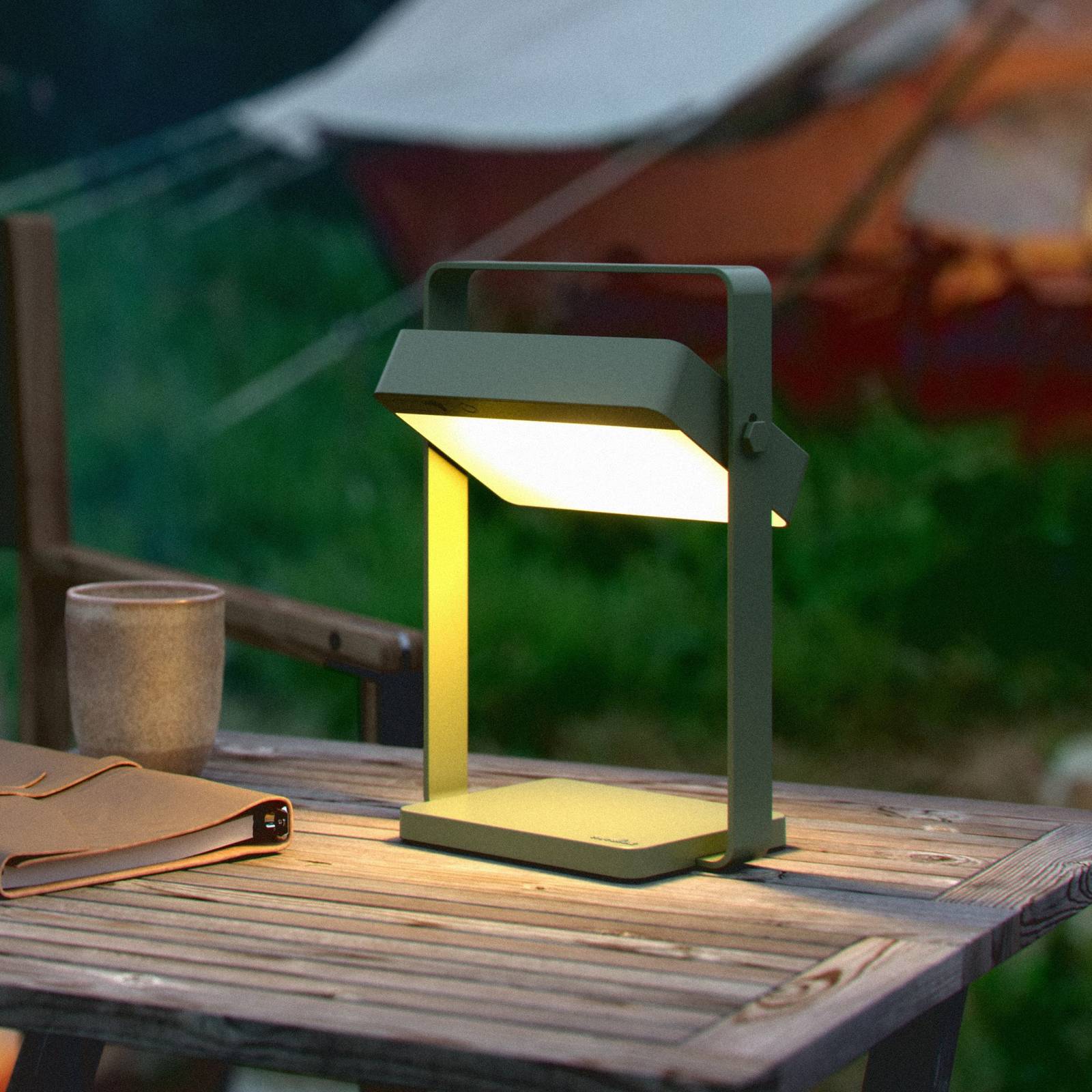 LED-Solar-Tischlampe Saulio, olivgrün, IP44, Alu, USB, Akku LED-Solar-Tischlampe Saulio, olivgrün, IP44, Alu, USB, Akku von Nordlux