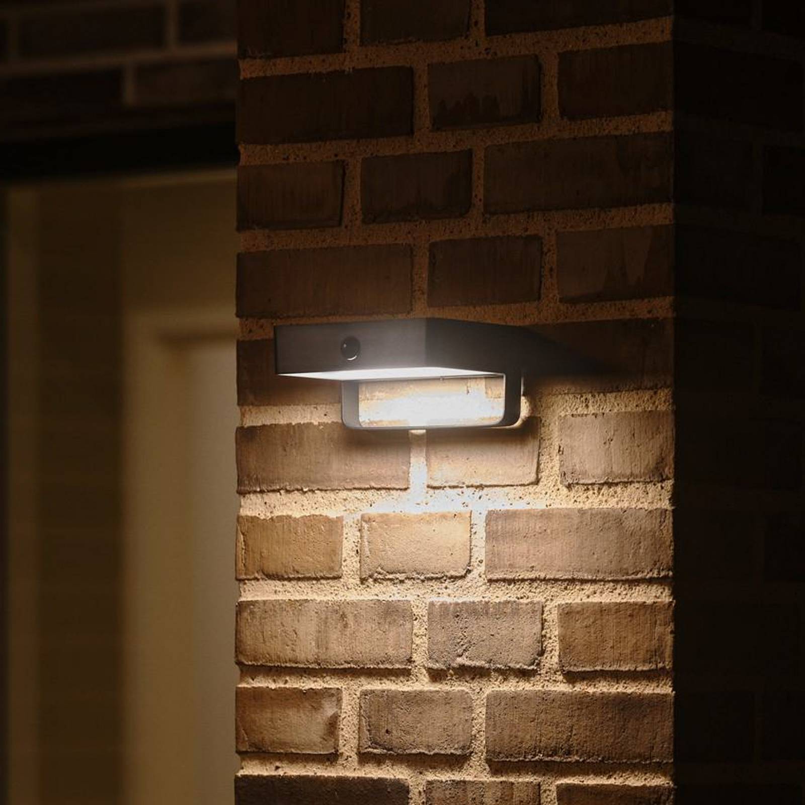 Solar-LED-Außenwandleuchte Saulio, schwarz, Aluminium, IP44 Solar-LED-Außenwandleuchte Saulio, schwarz, Aluminium, IP44 von Nordlux