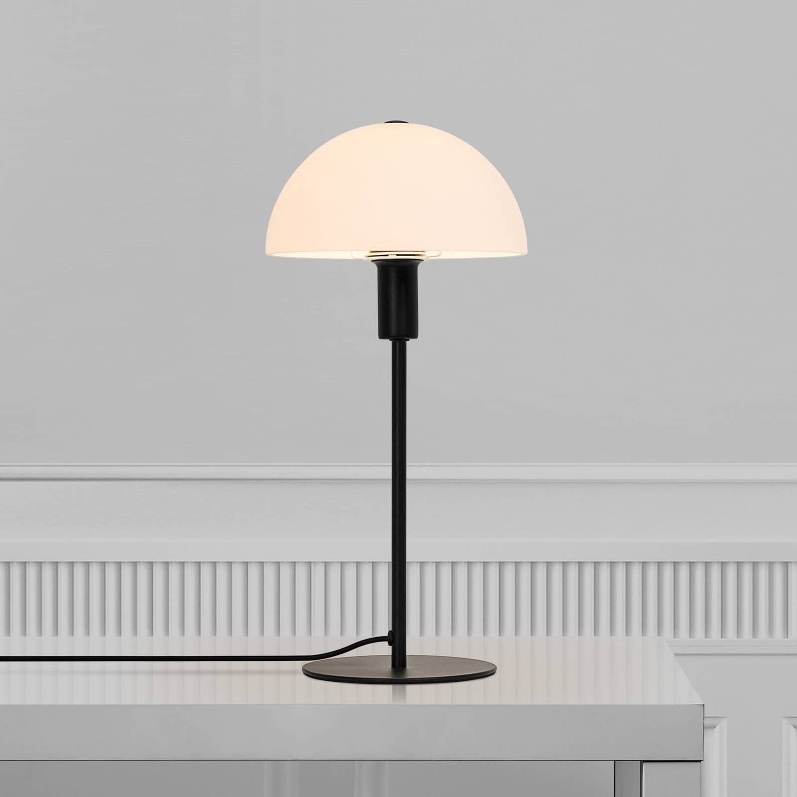 Tischleuchte Ellen mit Glasschirm, schwarz Tischleuchte Ellen mit Glasschirm, schwarz von Nordlux