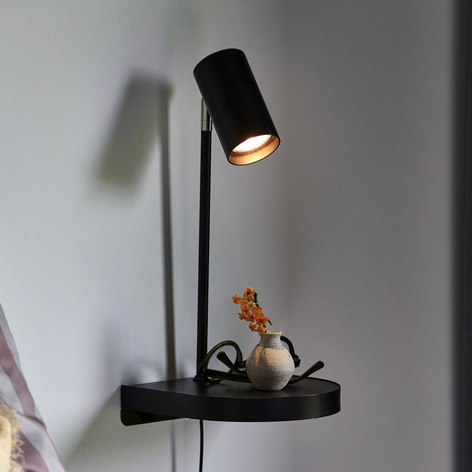 Wandleuchte Cody, mit Ablage und USB-Port, schwarz Wandleuchte Cody, mit Ablage und USB-Port, schwarz von Nordlux