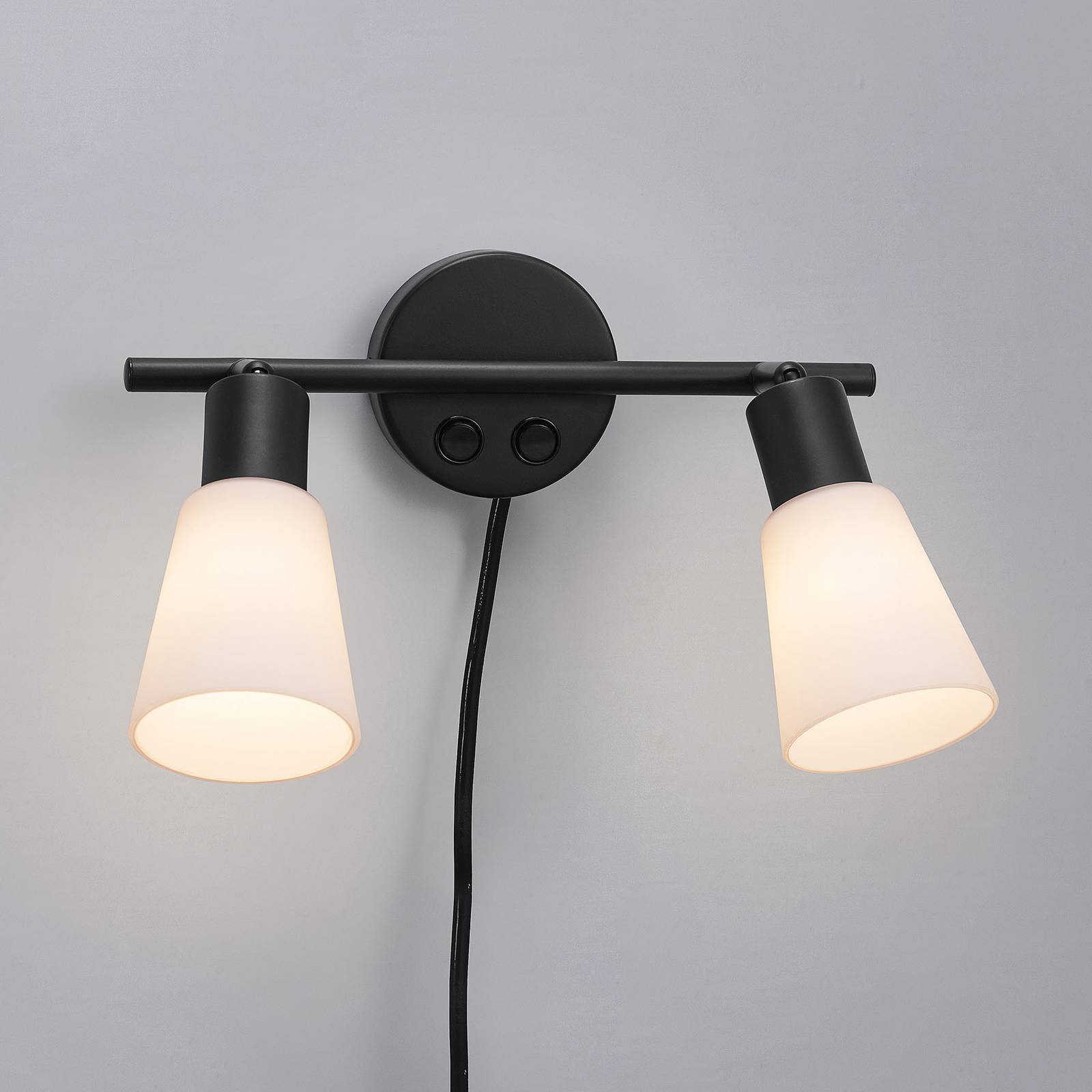 Wandleuchte Cole, 2-flammig, Stecker, Glas, zwei Schalter Wandleuchte Cole, 2-flammig, Stecker, Glas, zwei Schalter von Nordlux