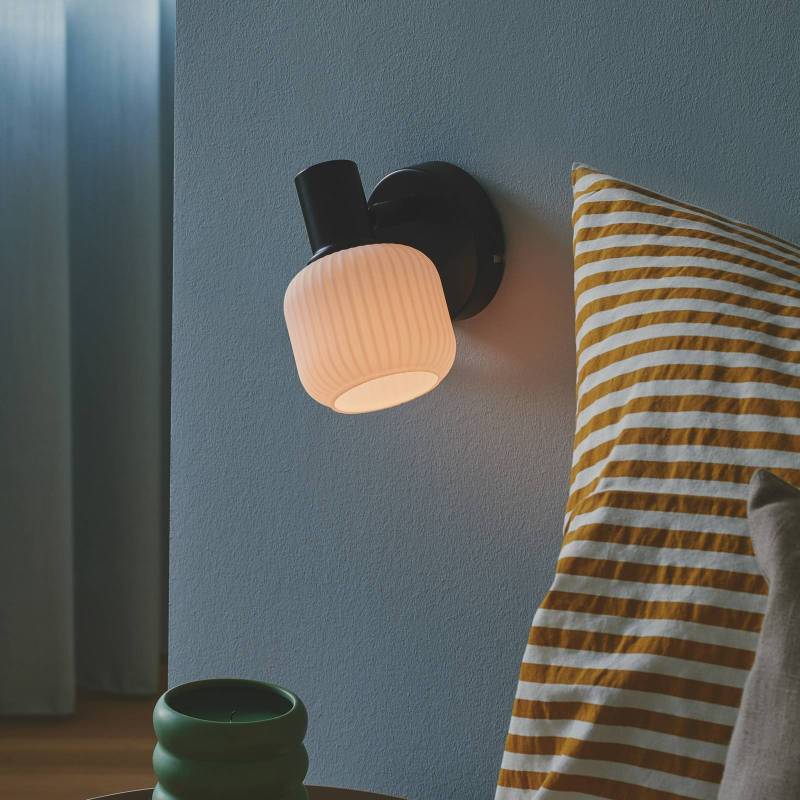Wandleuchte Milford Mini, schwarz, Glas gerippt, mit Stecker von Nordlux