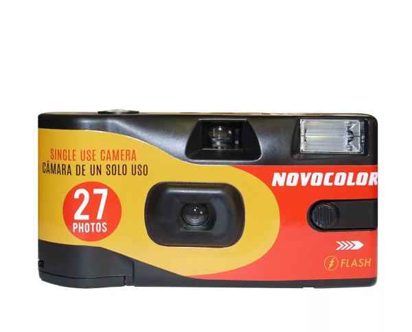 Novocolor Einwegkamera ISO 400 mit 27 Aufnahmen und integriertem Blitzlicht von Novocolor