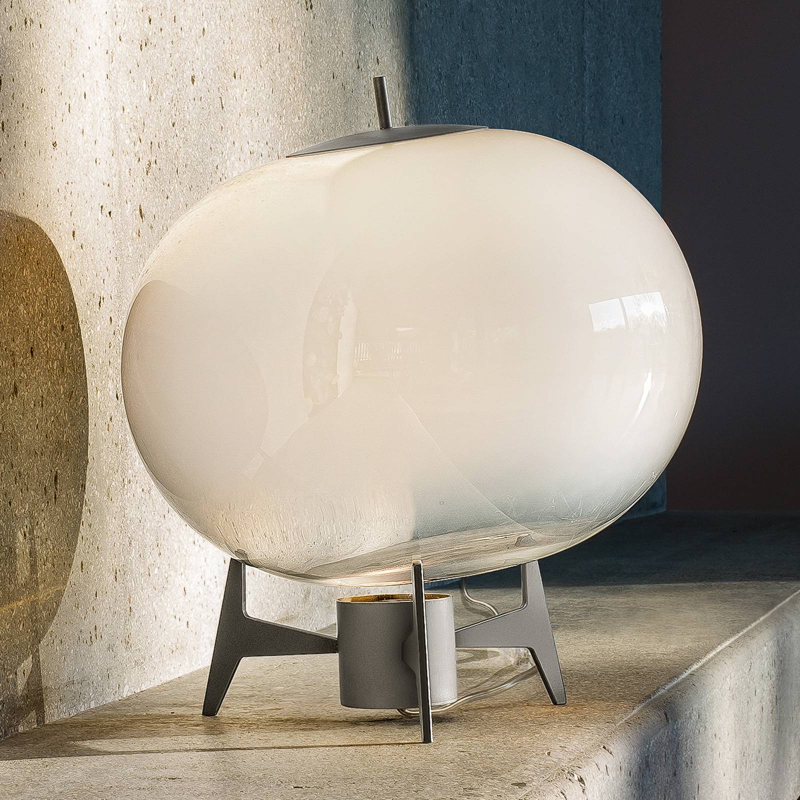 OLEV Antartic Designer-Tischleuchte opal/titan OLEV Antartic Designer-Tischleuchte opal/titan von OleV