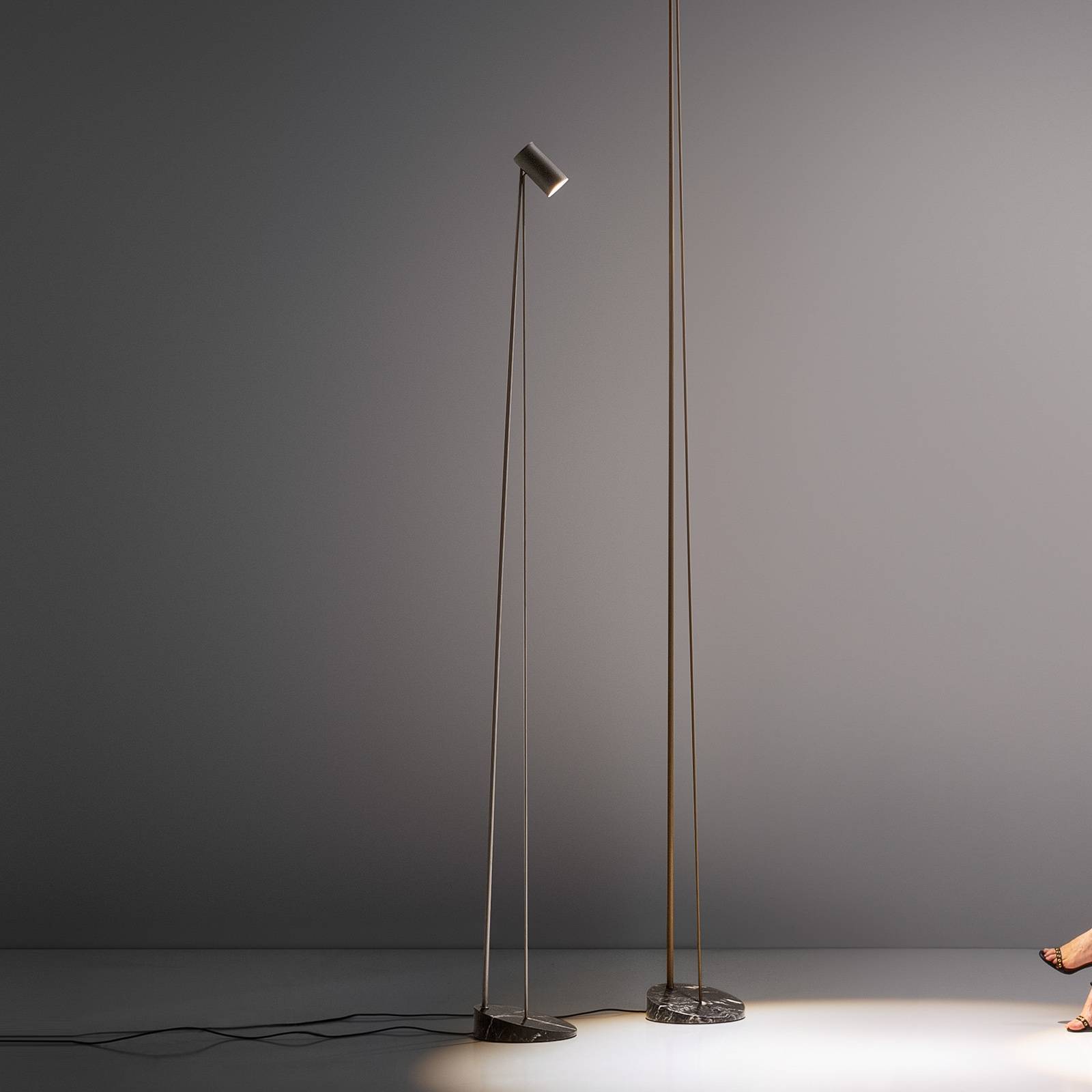 OLEV Boom LED-Stehleuchte 240 cm IP20 brüniert OLEV Boom LED-Stehleuchte 240 cm IP20 brüniert von OleV
