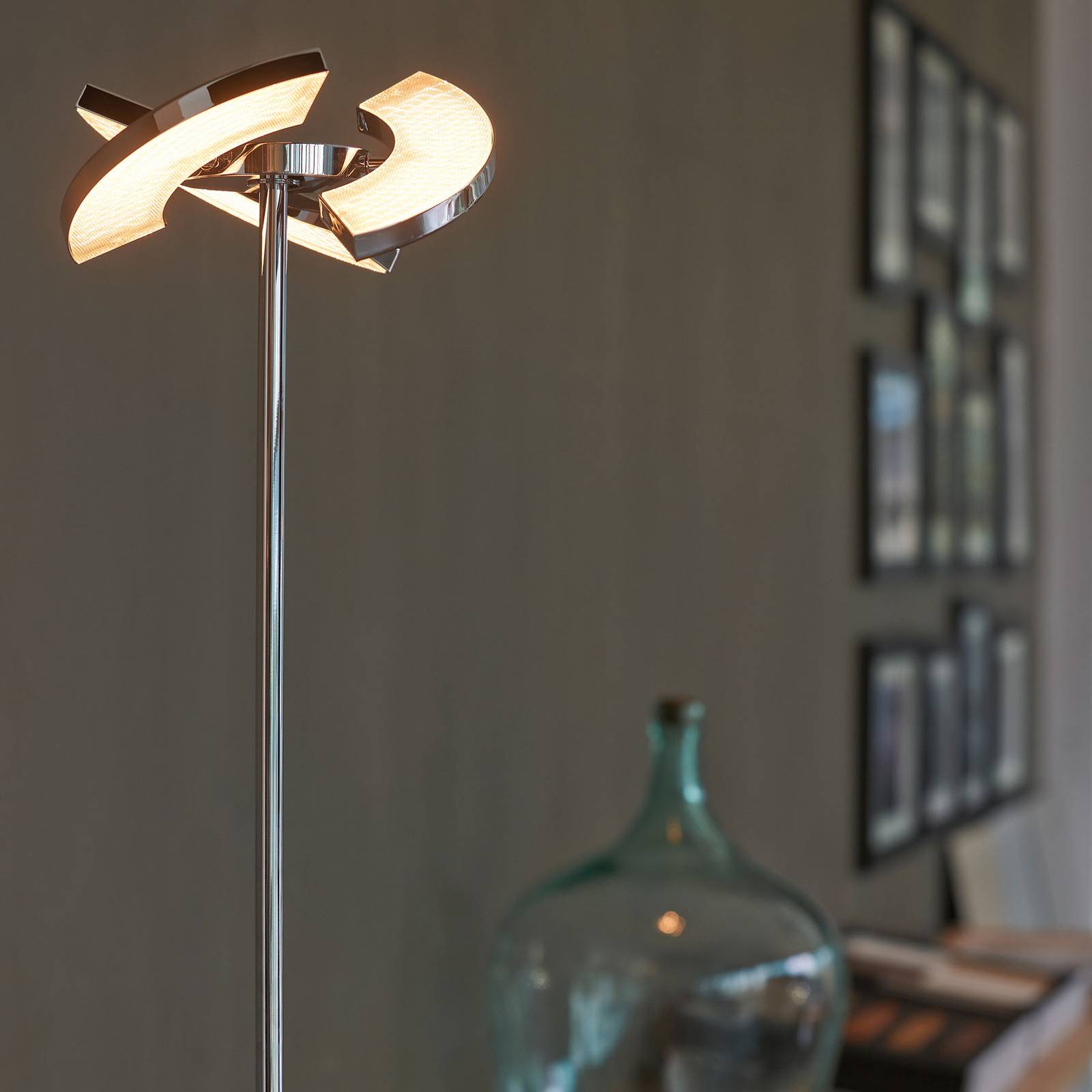 OLIGO Trinity LED-Stehlampe 3 bewegliche Segmente OLIGO Trinity LED-Stehlampe 3 bewegliche Segmente von Oligo