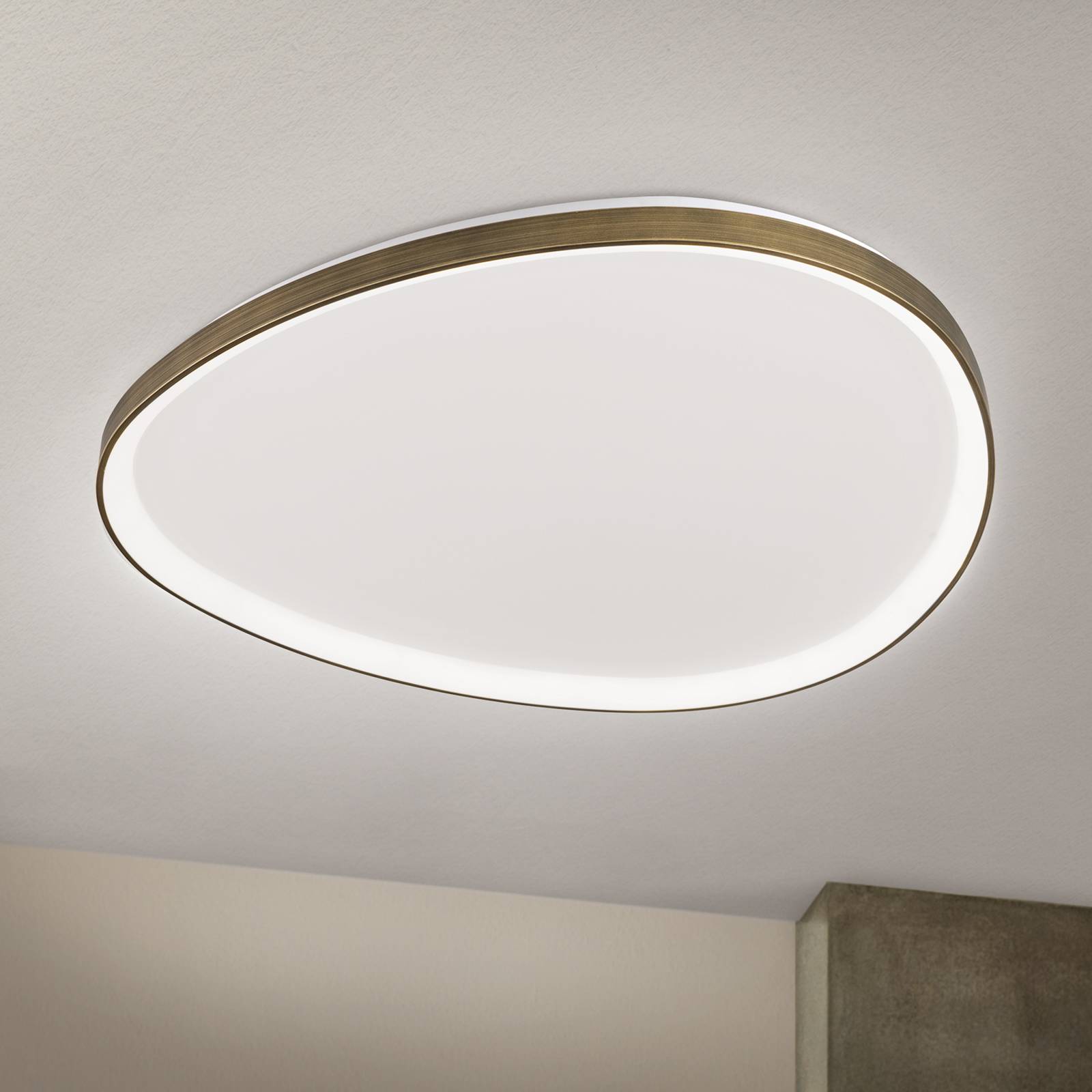 LED-Deckenlampe Charlie, Ø 80 cm, opalweiß, altmessingfarben LED-Deckenlampe Charlie, Ø 80 cm, opalweiß, altmessingfarben von Orion