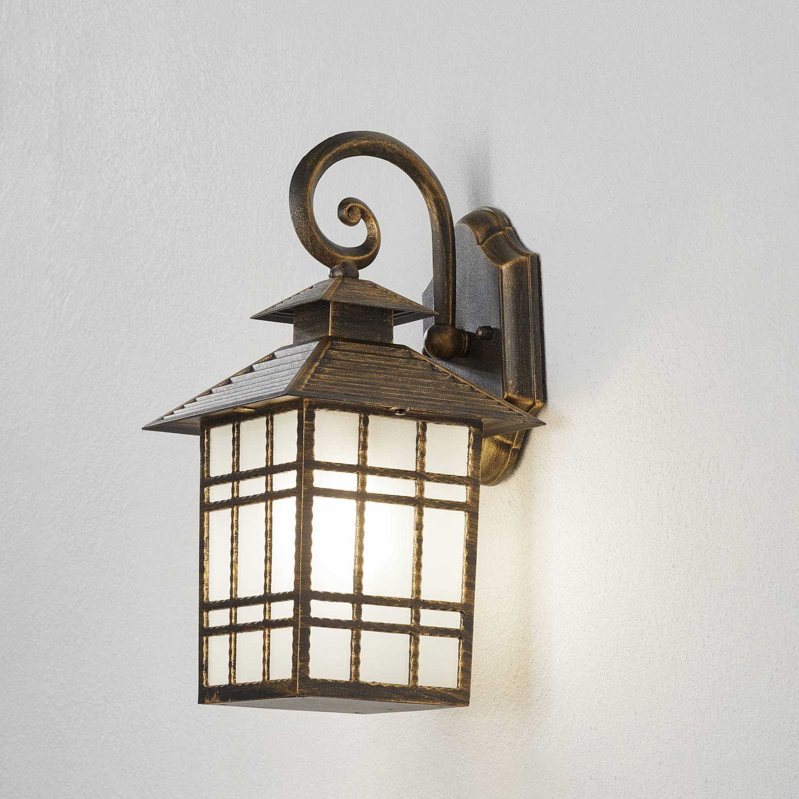 Traditionelle Außen-Wandleuchte Ilka als Laterne Traditionelle Außen-Wandleuchte Ilka als Laterne von Orion