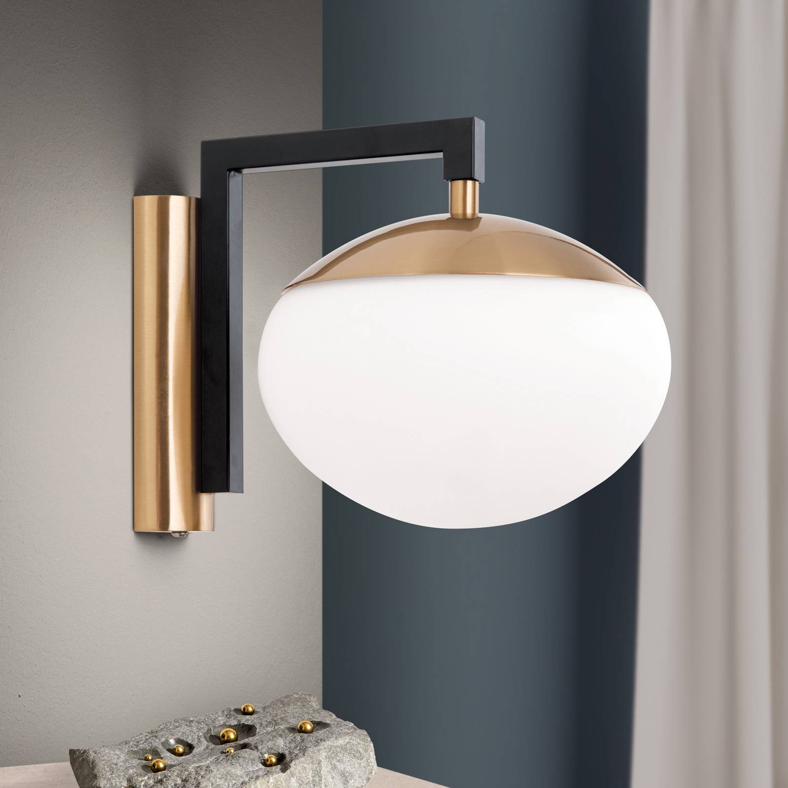 Wandleuchte Josephine mit Schirm aus Glas Wandleuchte Josephine mit Schirm aus Glas von Orion
