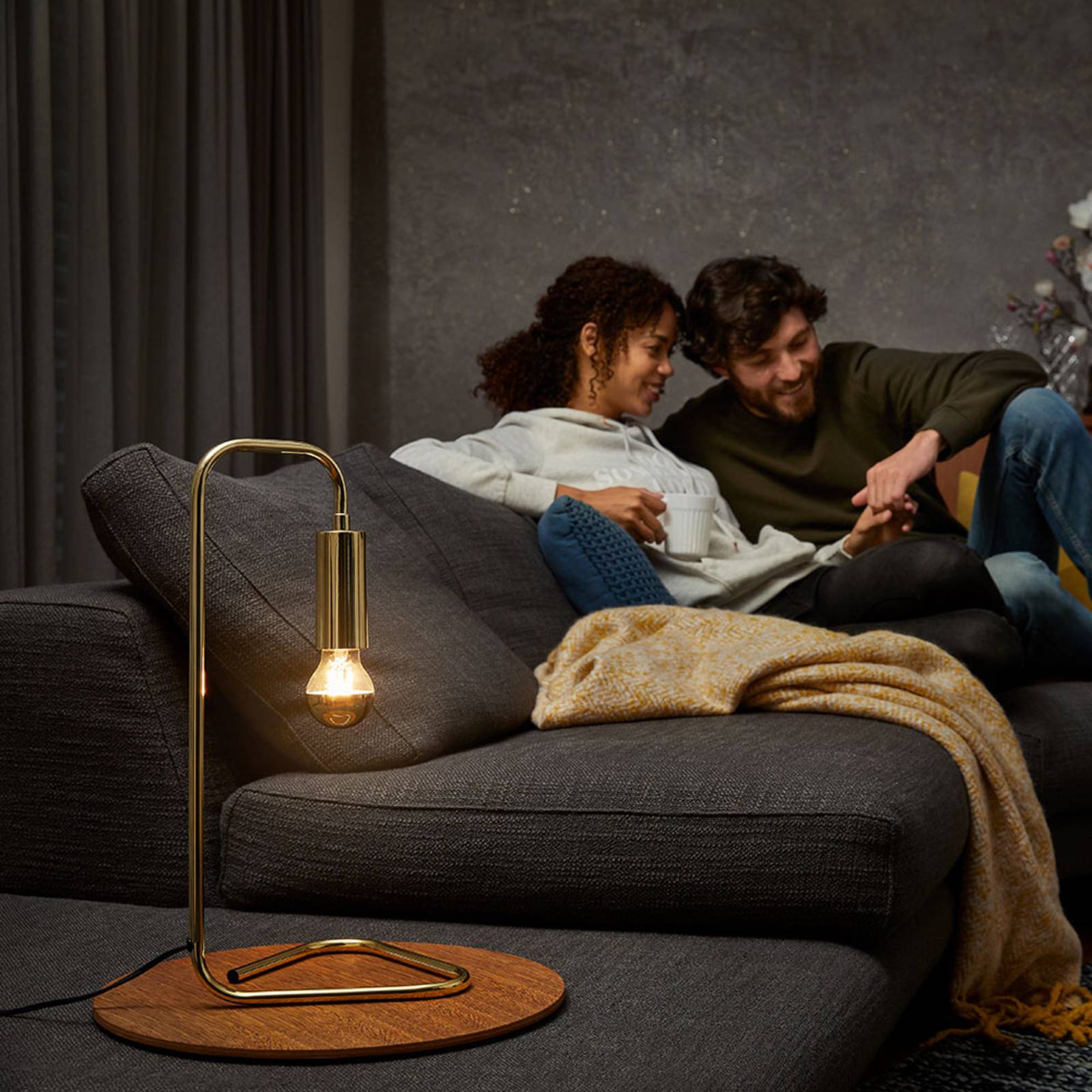 OSRAM LED-Lampe E27 CLA Mirror gold 4W 2.700K OSRAM LED-Lampe E27 CLA Mirror gold 4W 2.700K von Osram